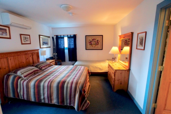 Rooms & Suites 5 catamount room2