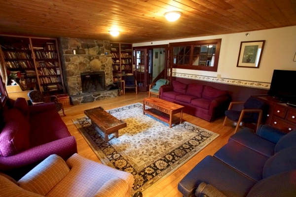 Rooms & Suites 34 downstairs living room2